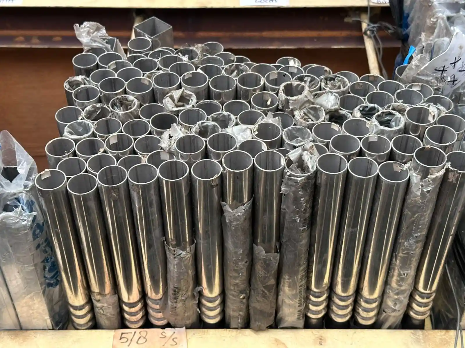Pipa motif stainless